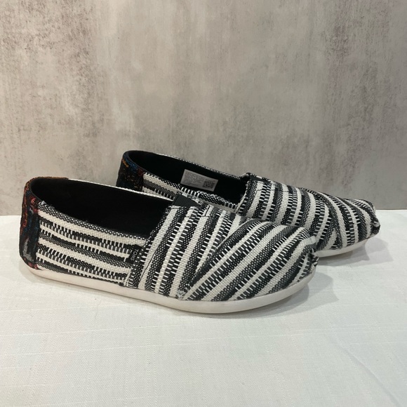 Toms Shoes - Toms Monochrome Patterned women’s Slip-On Shoes